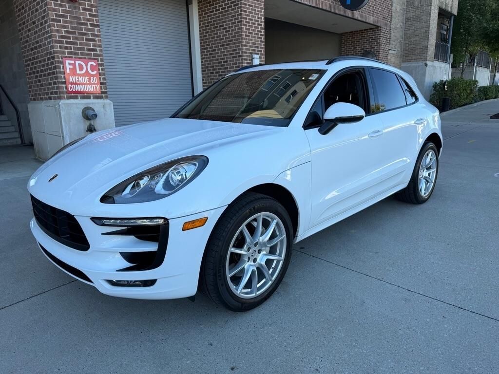 2018 PORSCHE Macan