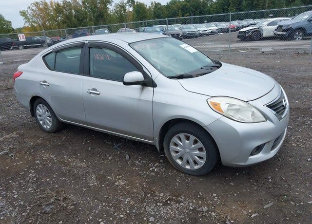 2012 NISSAN Versa