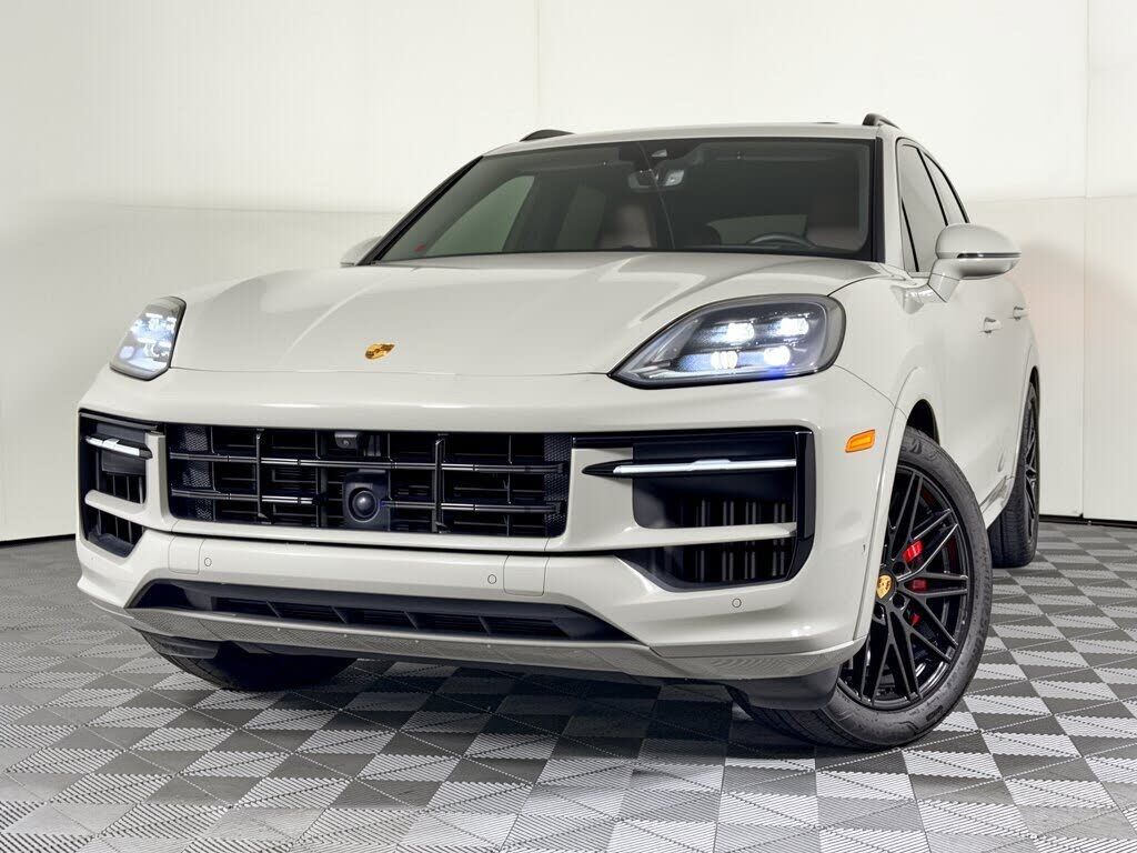 2025 PORSCHE Cayenne