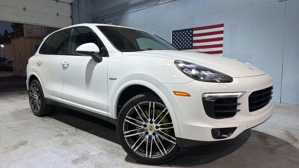 2017 PORSCHE Cayenne