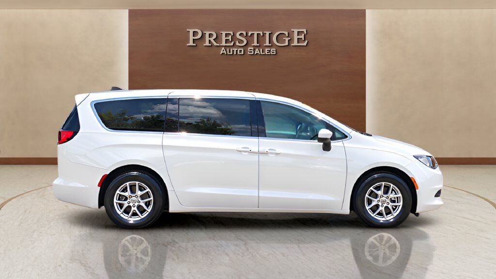 2023 CHRYSLER Voyager