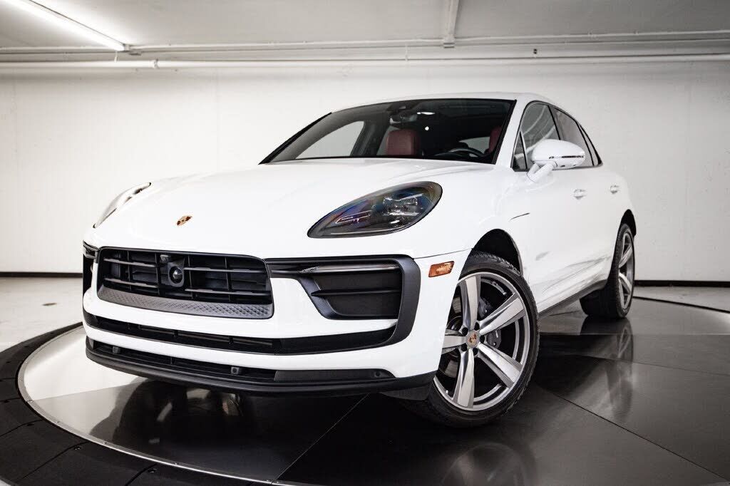 2024 PORSCHE Macan