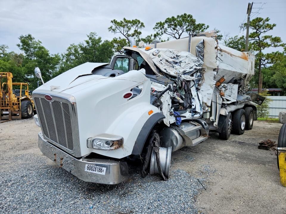 2023 PETERBILT 567