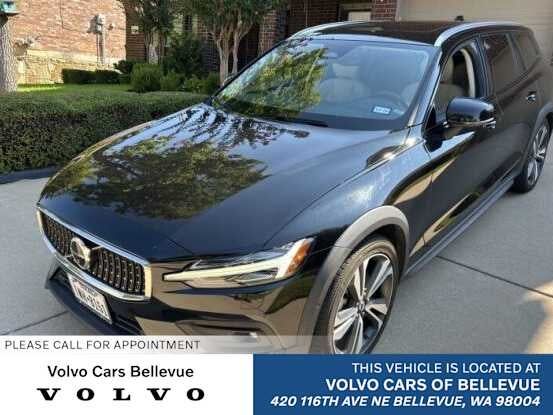 2023 VOLVO V60CC