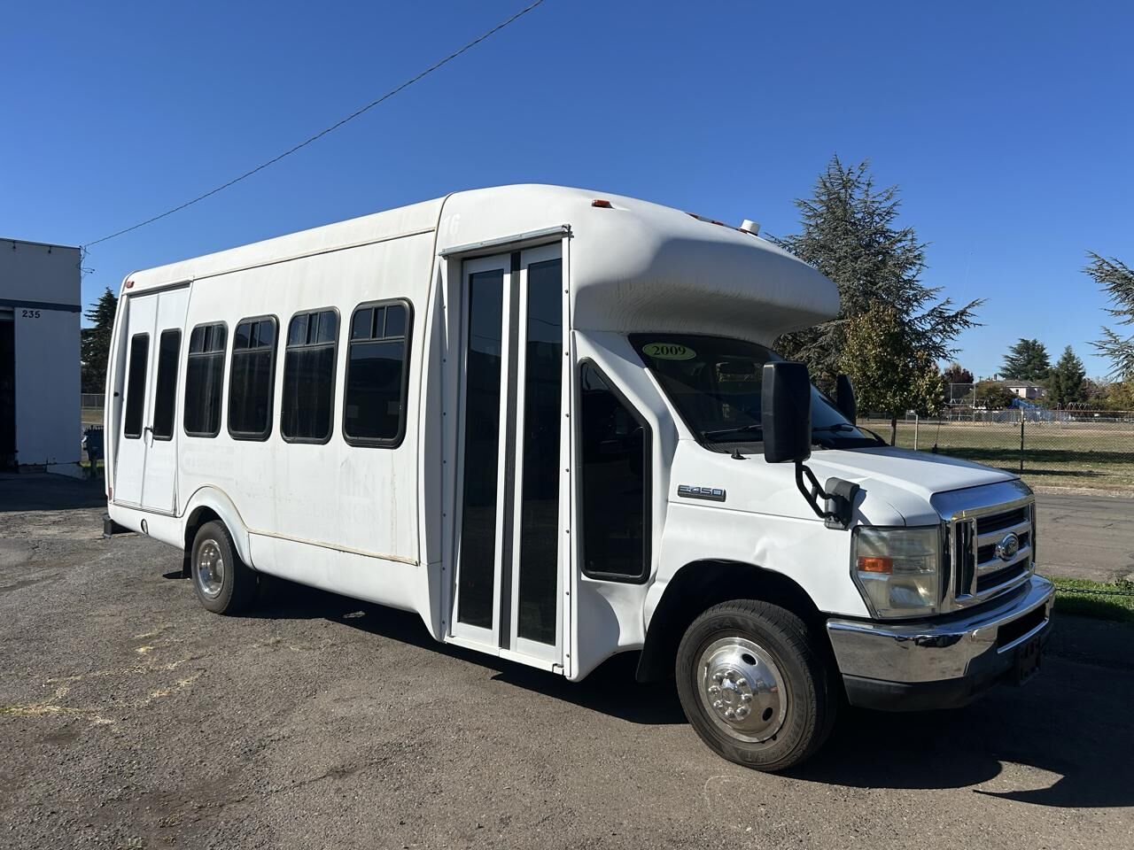 2009 FORD E-450