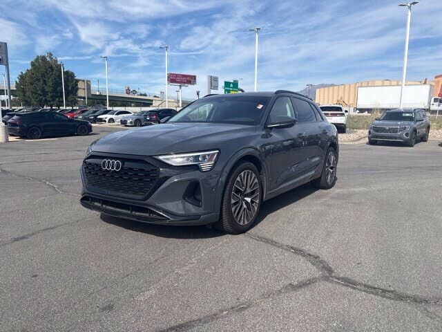 2024 AUDI Q8