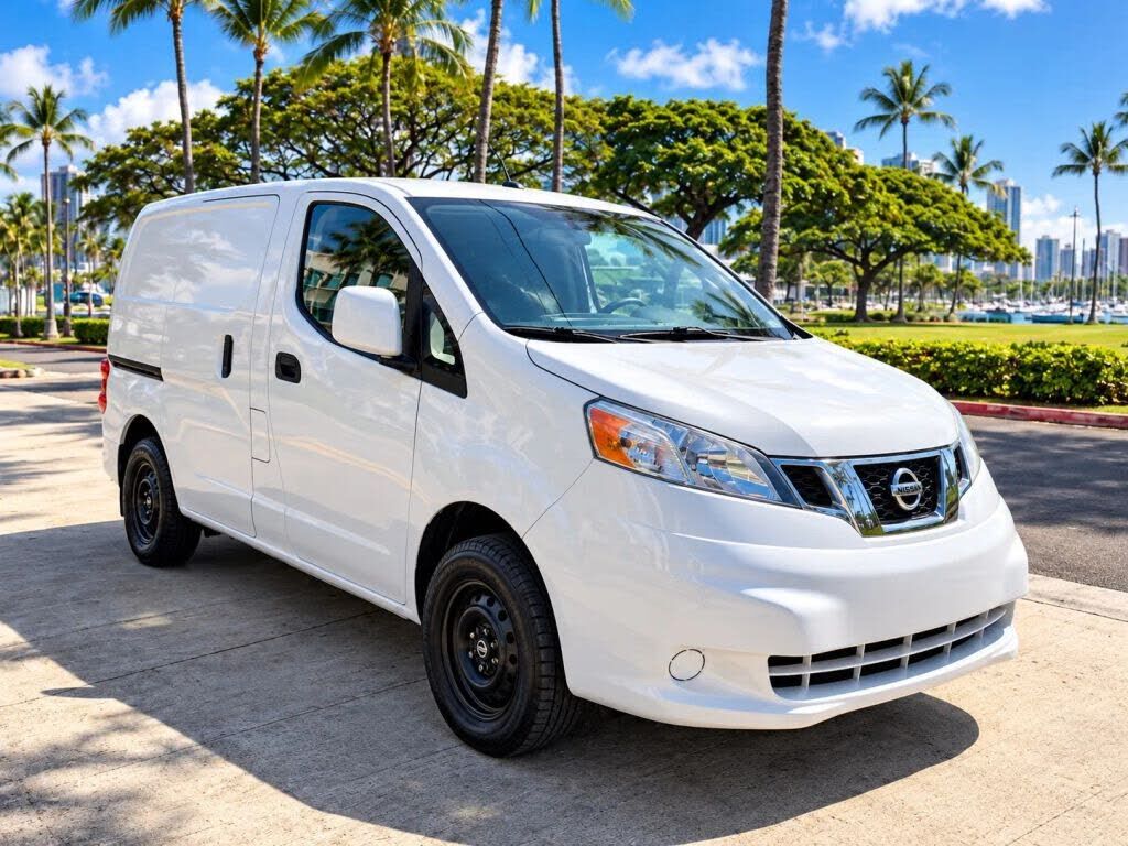2017 NISSAN NV200