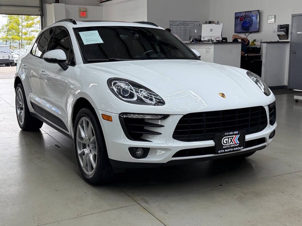 2017 PORSCHE Macan