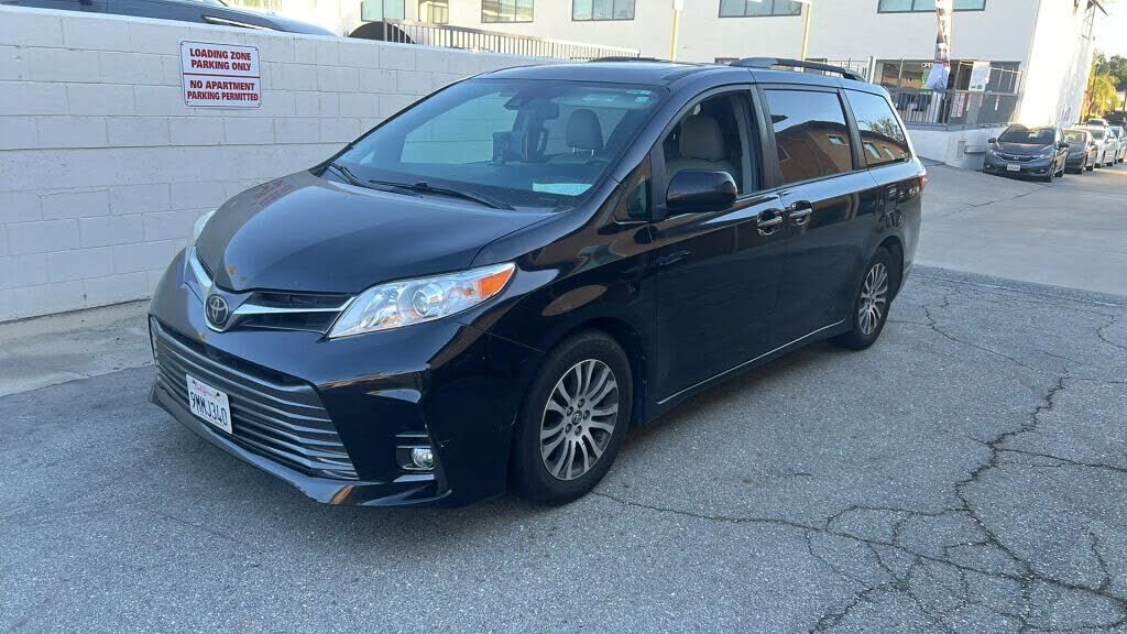 2018 TOYOTA Sienna
