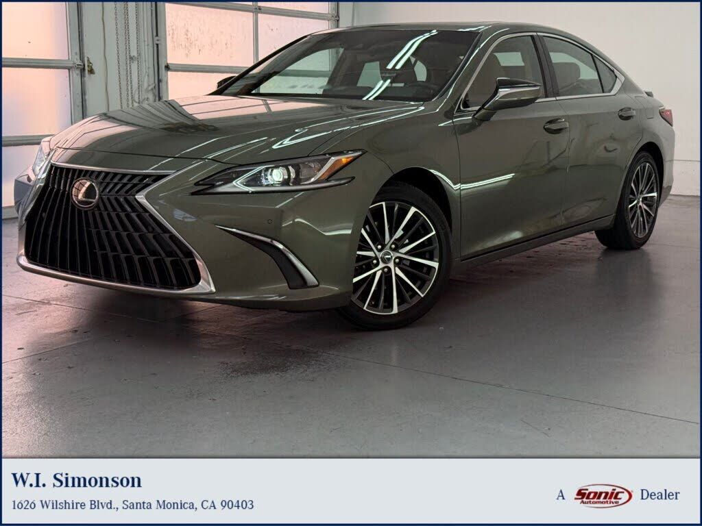 2025 LEXUS ES