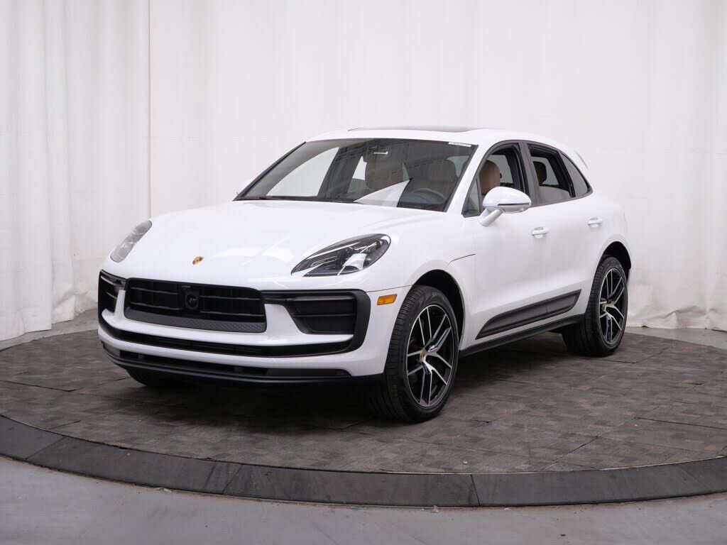 2026 PORSCHE Macan