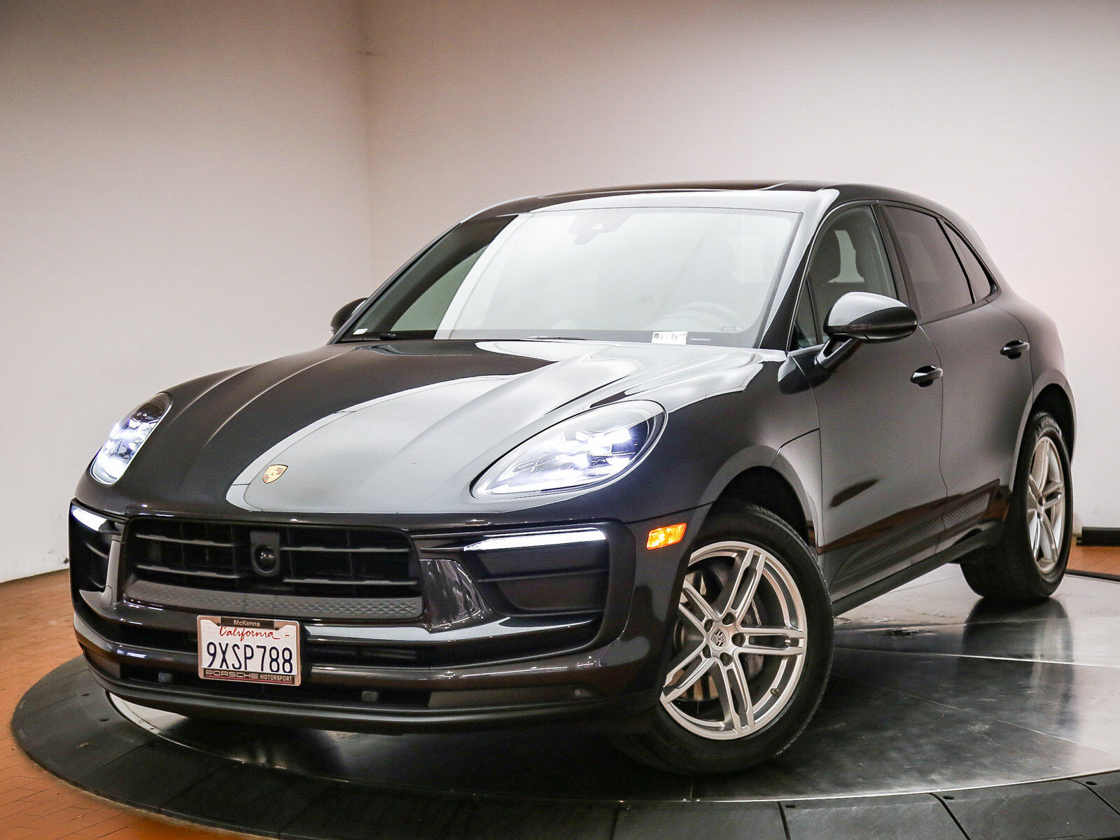 2026 PORSCHE Macan