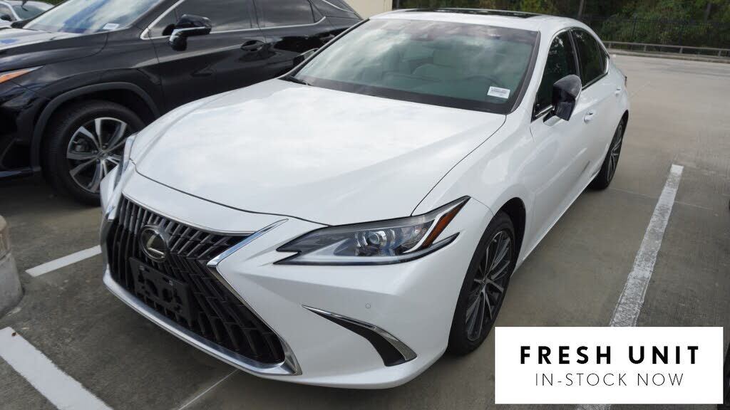2025 LEXUS ES