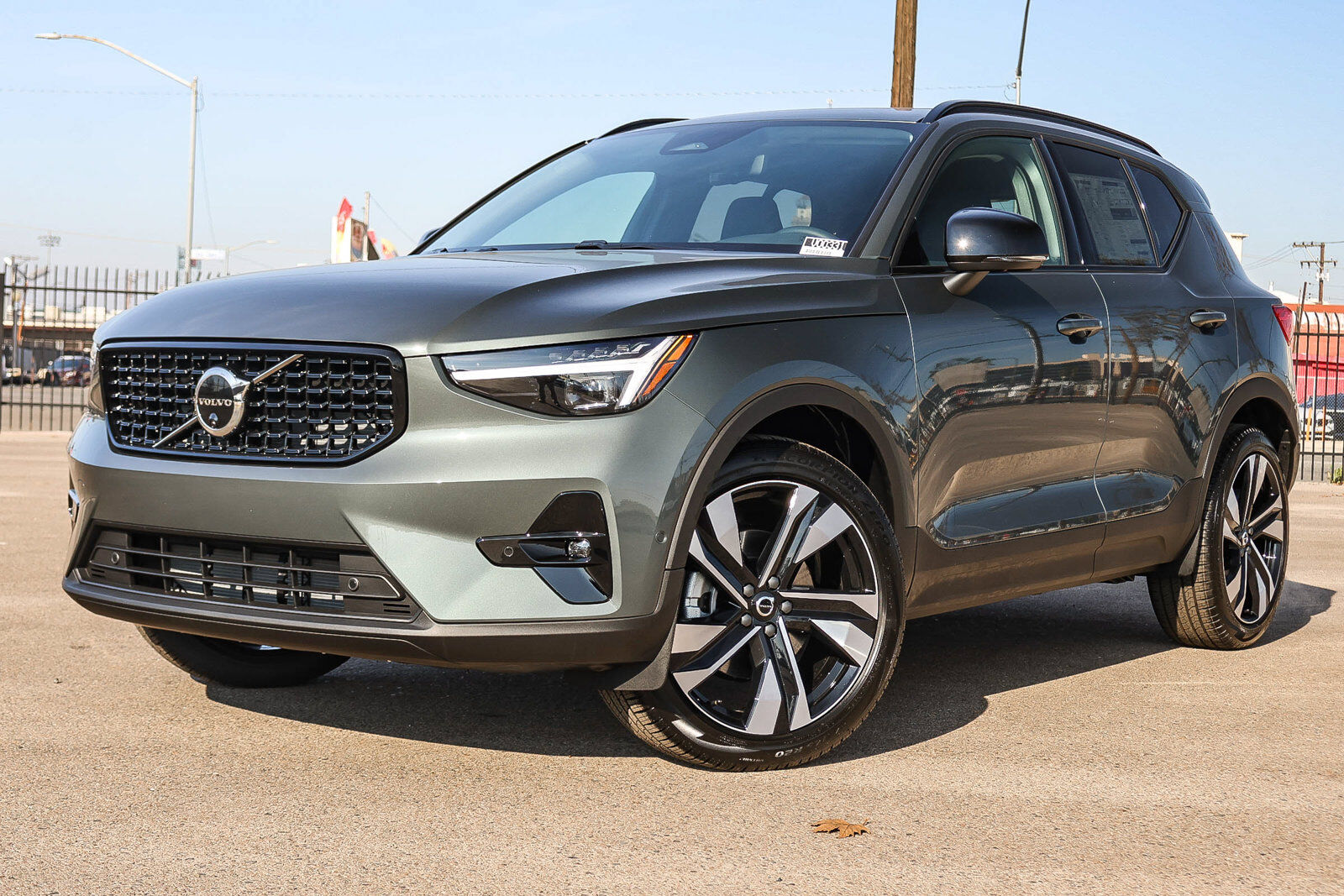 2026 VOLVO XC40