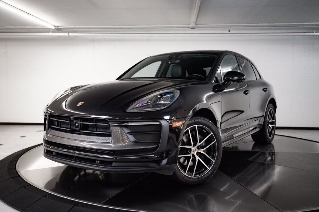 2023 PORSCHE Macan