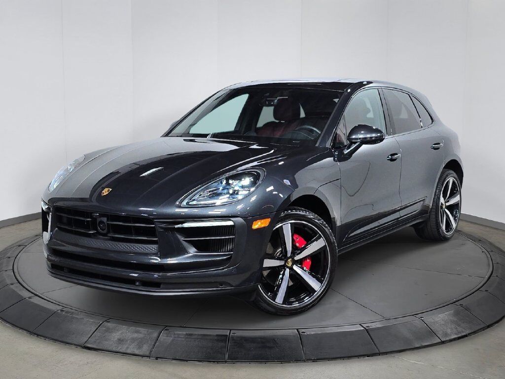 2026 PORSCHE Macan