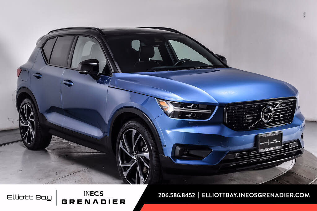 2021 VOLVO XC40