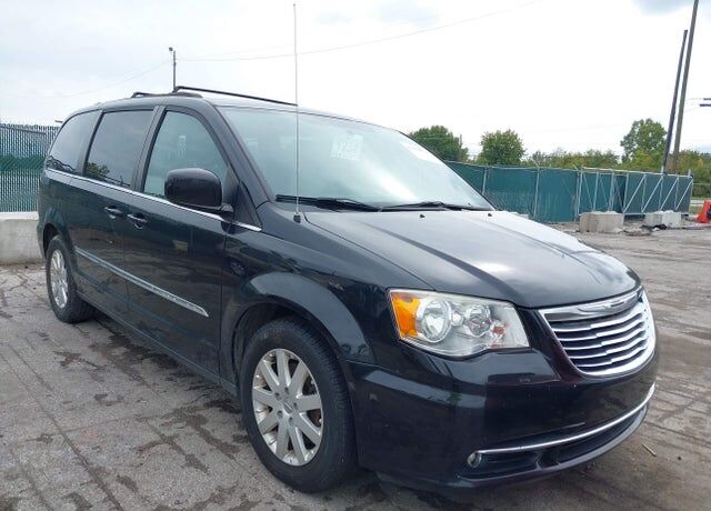 2016 CHRYSLER Town and Country