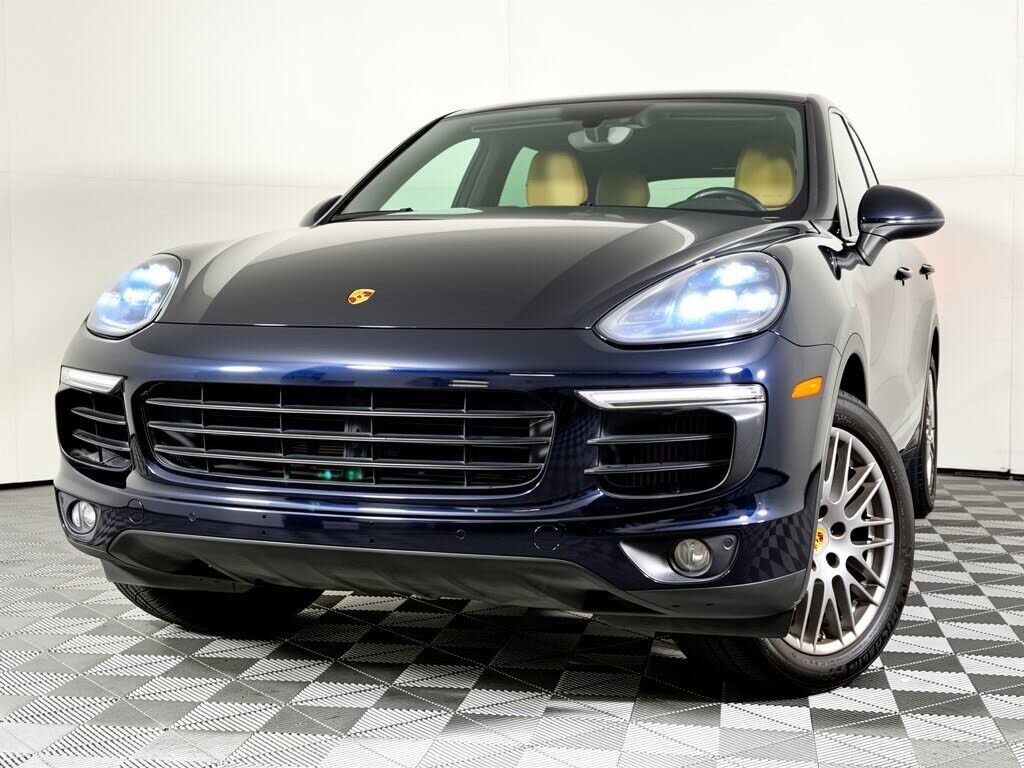 2017 PORSCHE Cayenne