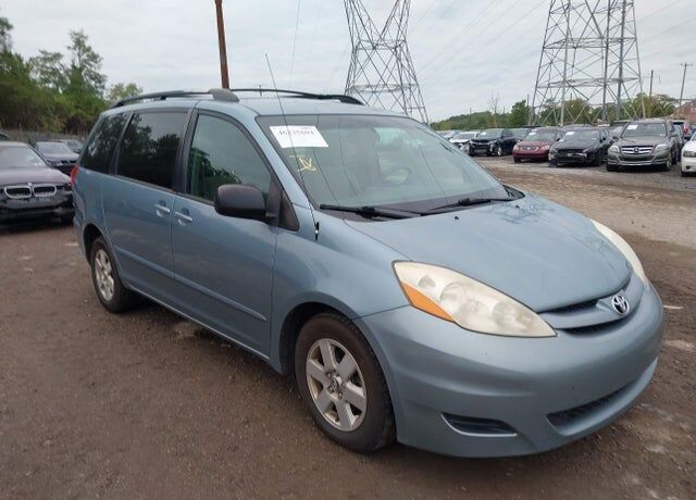 2009 TOYOTA Sienna