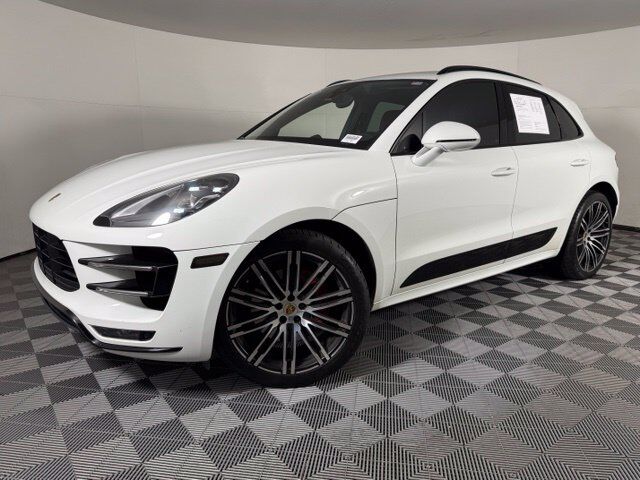 2017 PORSCHE Macan