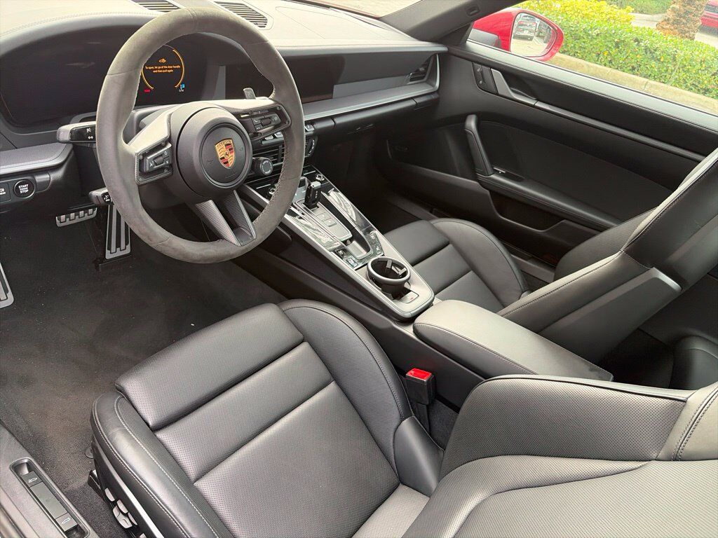 2025 PORSCHE 911
