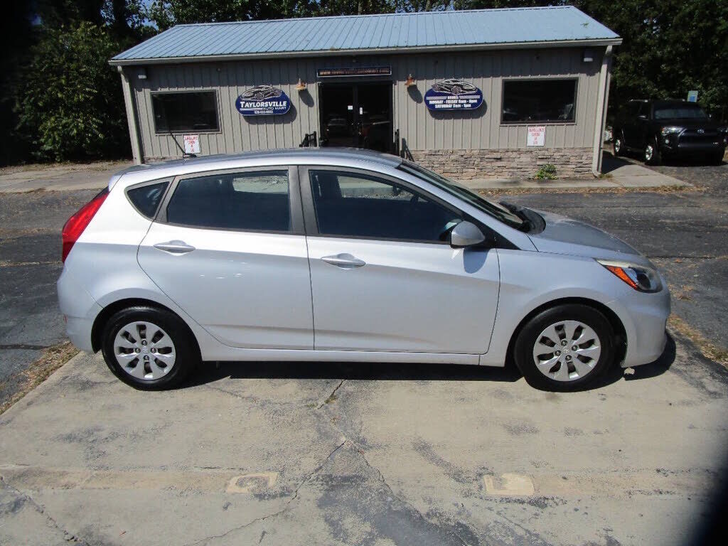 2017 HYUNDAI Accent