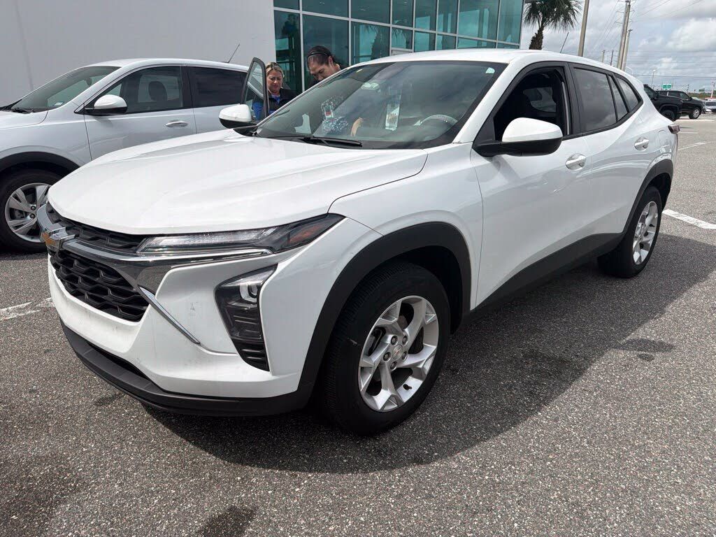 2024 CHEVROLET Trax