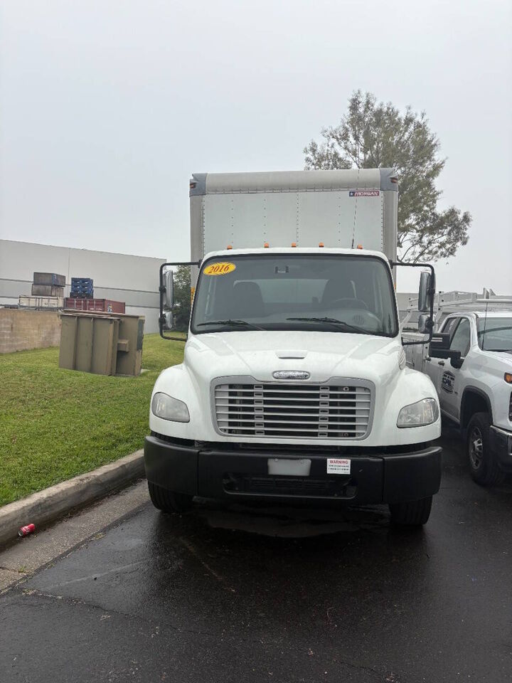2016 FREIGHTLINER M2