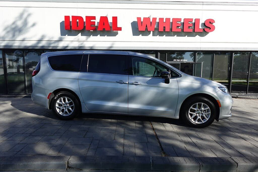 2024 CHRYSLER Pacifica
