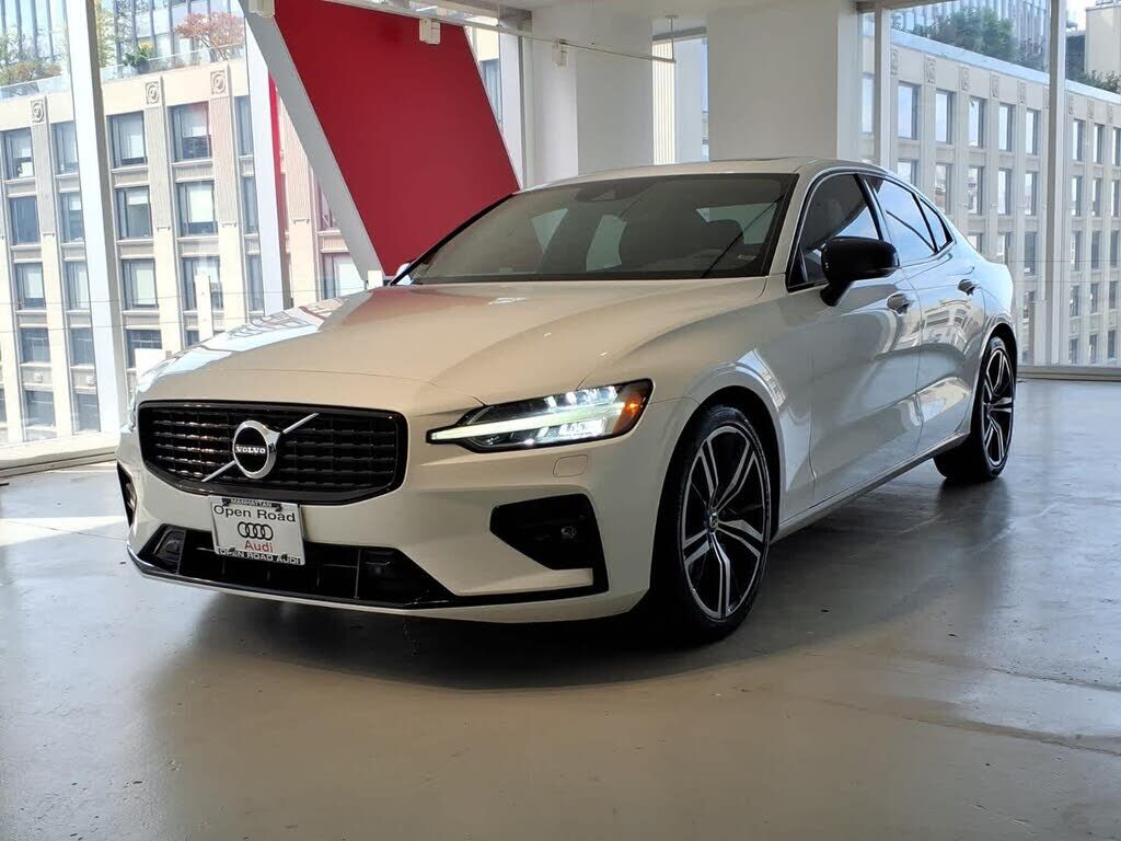 2022 VOLVO S60