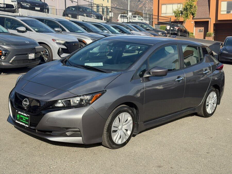 2025 NISSAN Leaf