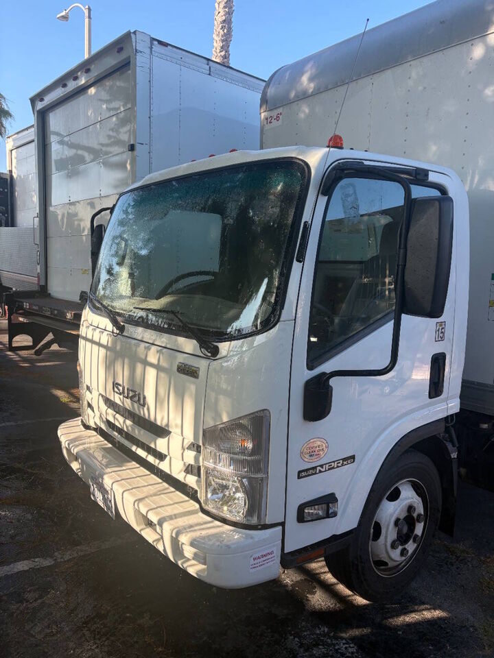 2021 ISUZU NPR-HD