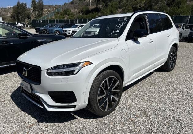 2023 VOLVO XC90