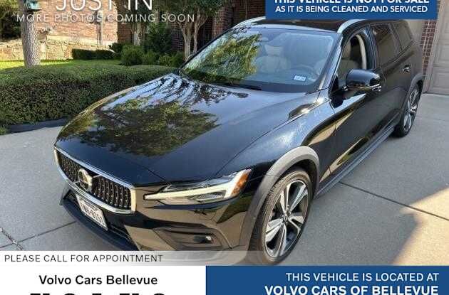 2023 VOLVO V60CC