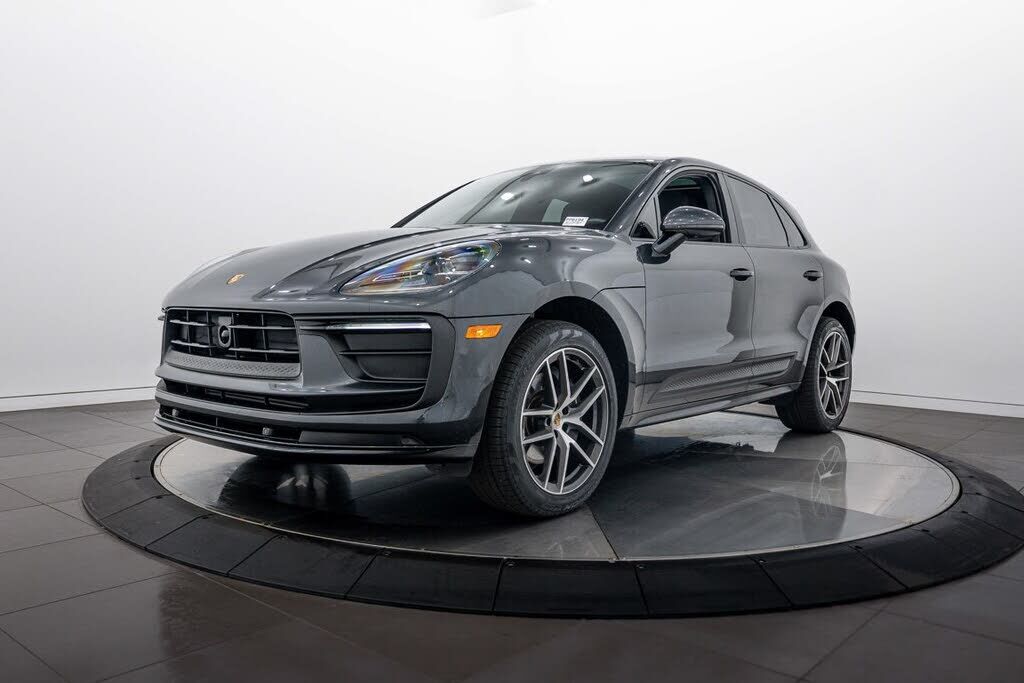 2024 PORSCHE Macan