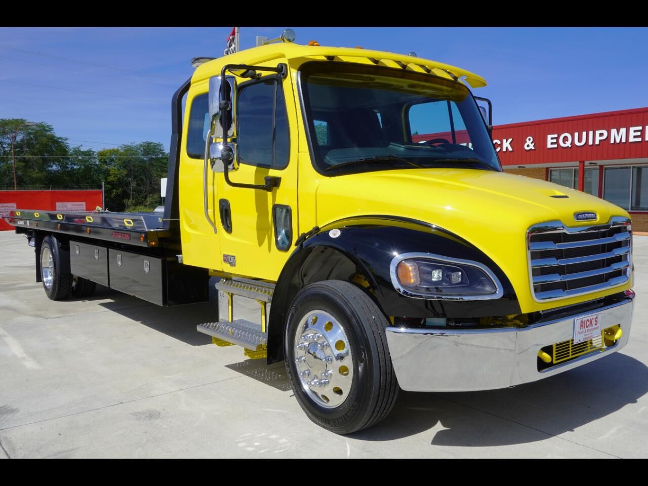 2027 FREIGHTLINER M2