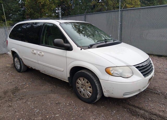 2005 CHRYSLER Town and Country