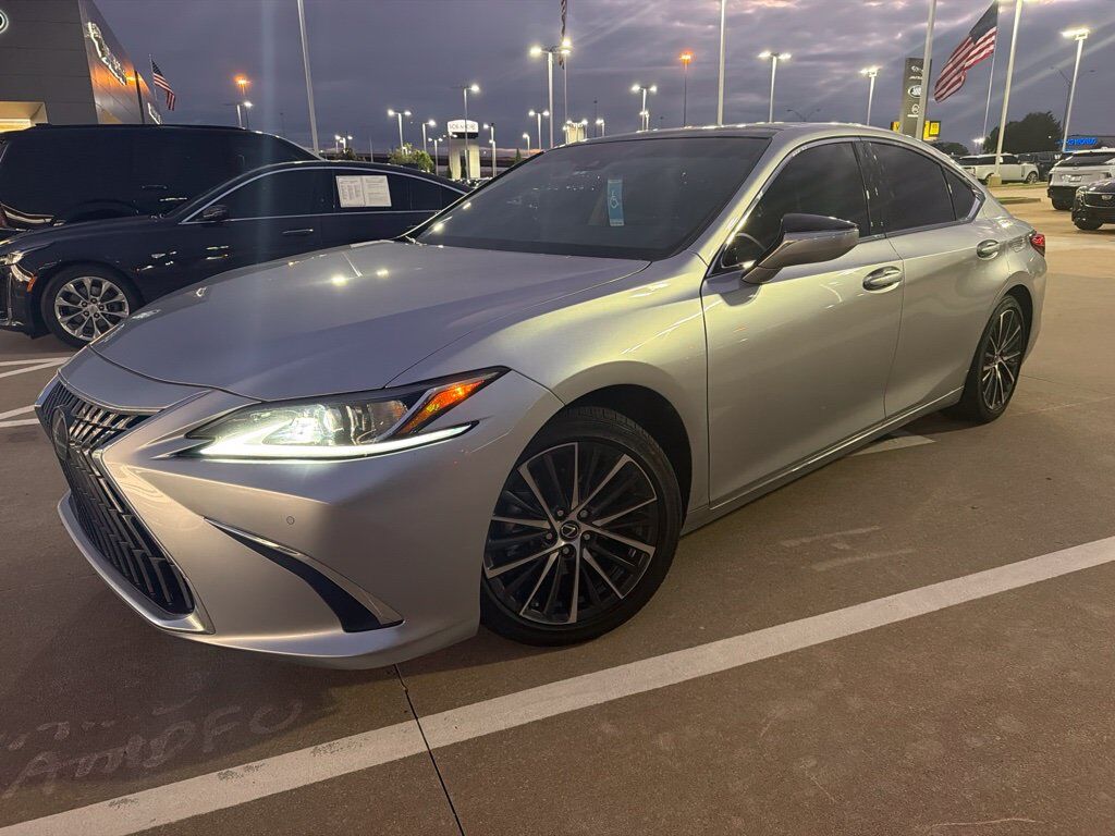 2025 LEXUS ES