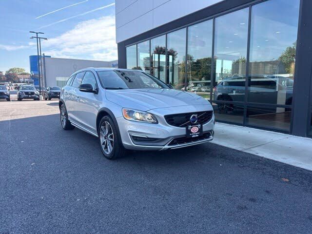 2016 VOLVO V60CC
