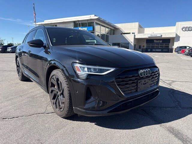 2024 AUDI Q8