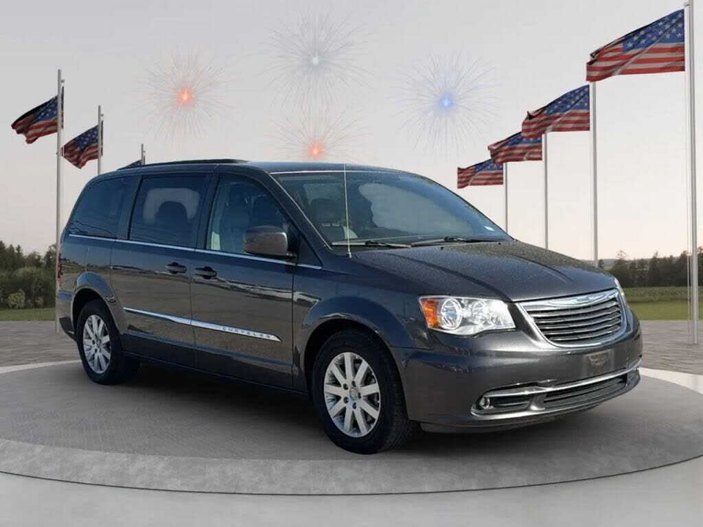 2016 CHRYSLER Town and Country