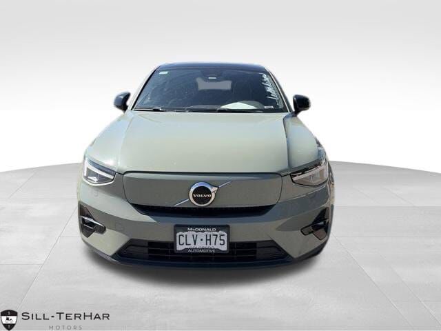 2023 VOLVO C40