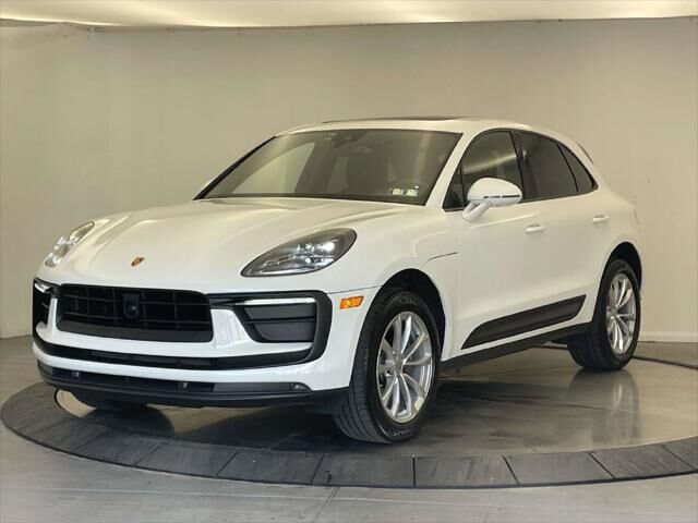 2025 PORSCHE Macan
