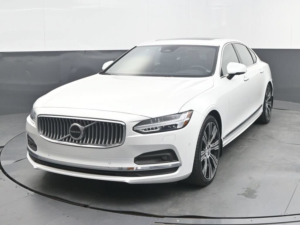 2022 VOLVO S90