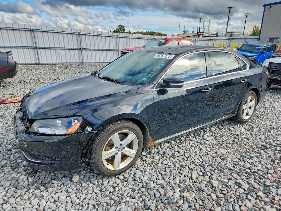 2013 VOLKSWAGEN Passat