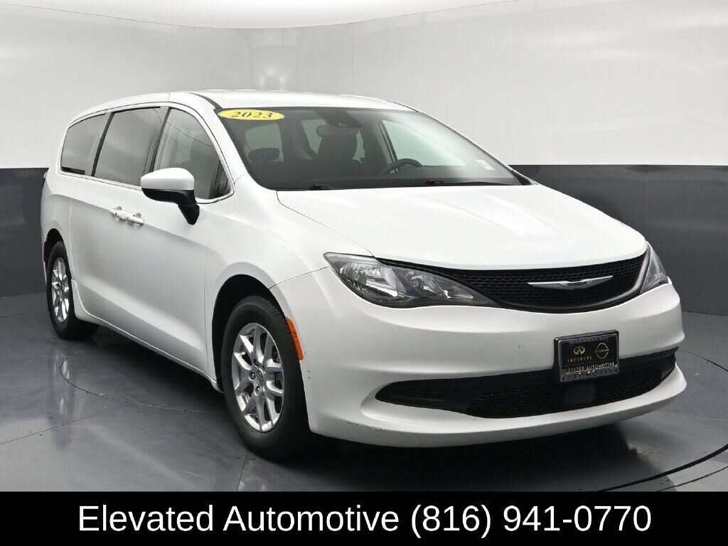 2023 CHRYSLER Voyager