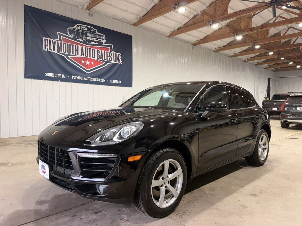2017 PORSCHE Macan