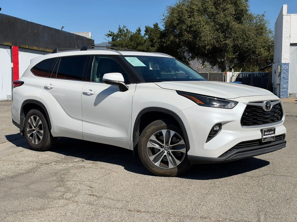 2022 TOYOTA Highlander
