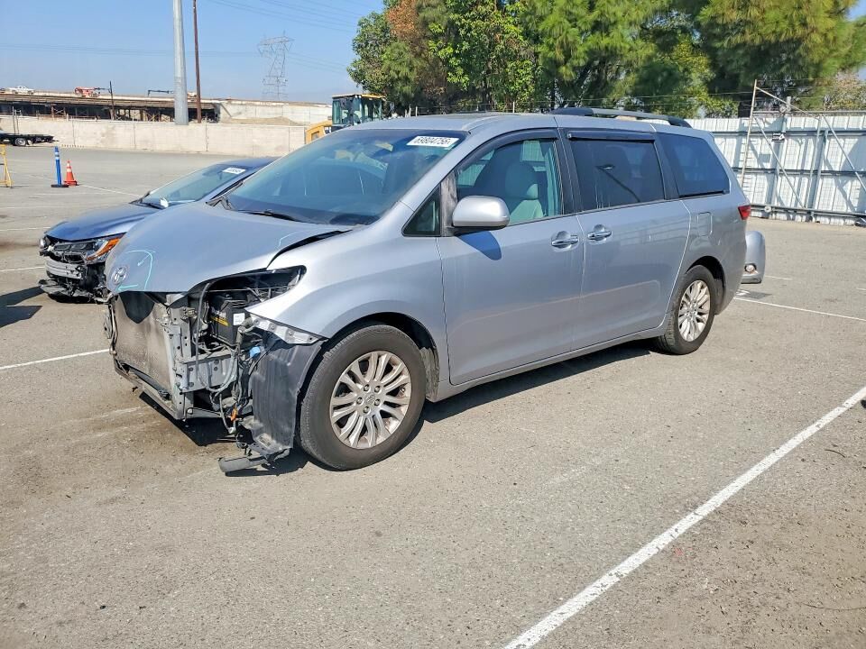 2015 TOYOTA Sienna